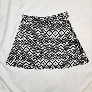 NWOT Chelsea & Violet Bl & Wh Geo Print Mini Skirt - SM